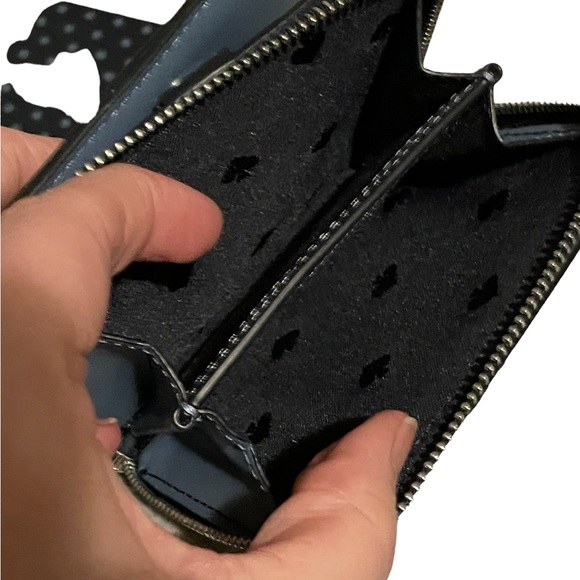 KATE SPADE DISNEY ALICE IN WONDERLAND BIFOLD WALLET EXCELLENT CONDITION! - Picture 6 of 6